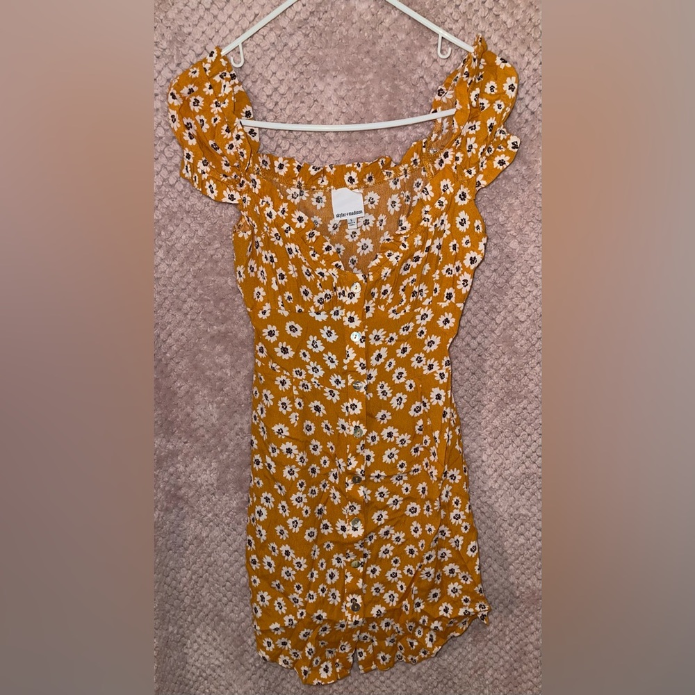 skylar madison mustard yellow white flowers  floral short sleeve mini dress